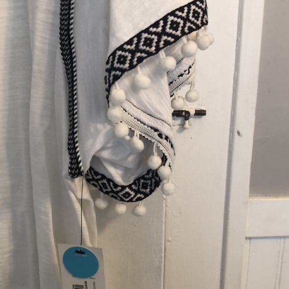 Shirt with oversized sleeves and tassles - Picture 2 of 2